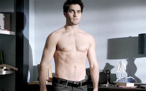 Tyler Hoechlin naked sexy body